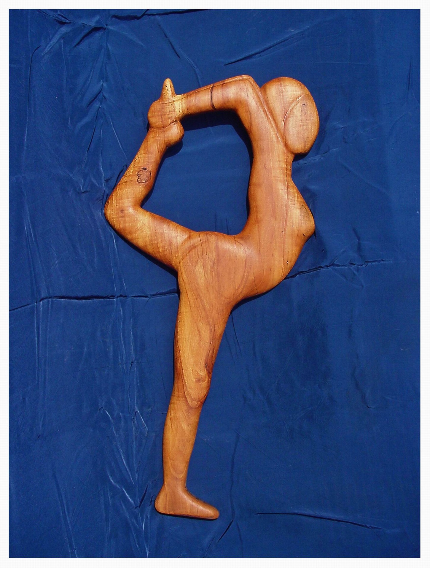"Gymnastik Girl 2" - Relieffigur - Holzskulpturen Holzobjekte Holzfiguren Holzdesign - Hans-Ulrich Wartenweiler Relieffiguren