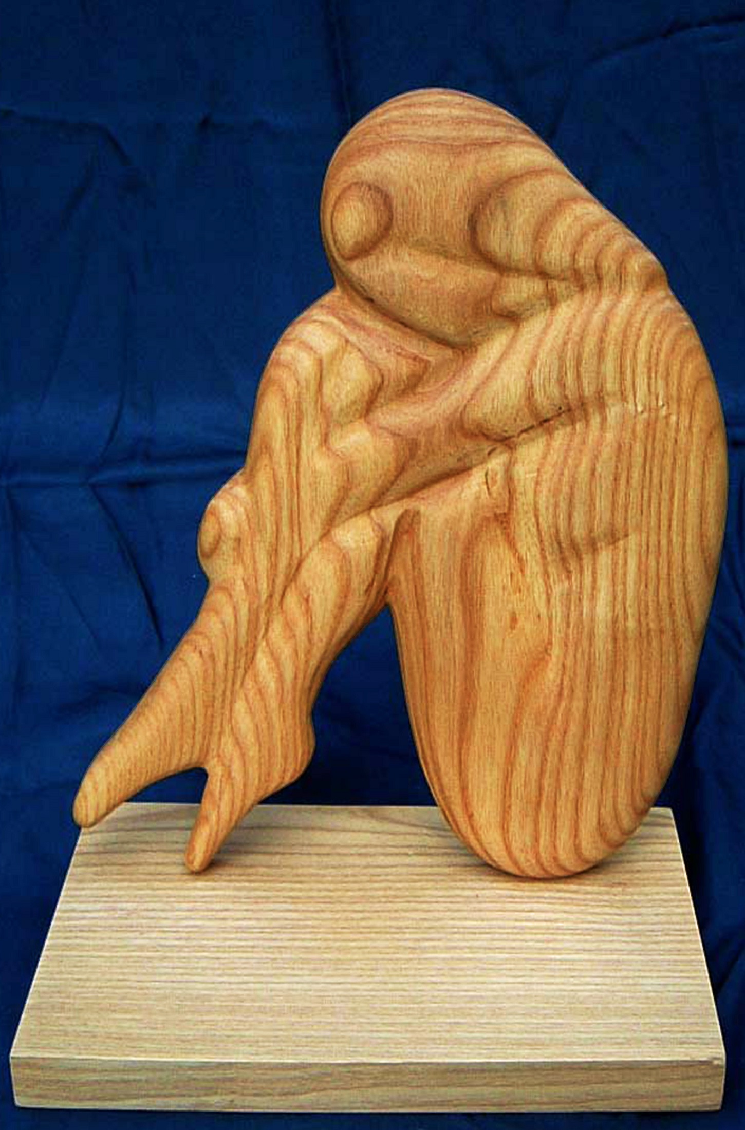 Girl 3 - Holzfigur von Hans-Ulrich Wartenweiler - Holzskulpturen-Archiv, Holzobjekte, Holzfiguren, Holzdesign